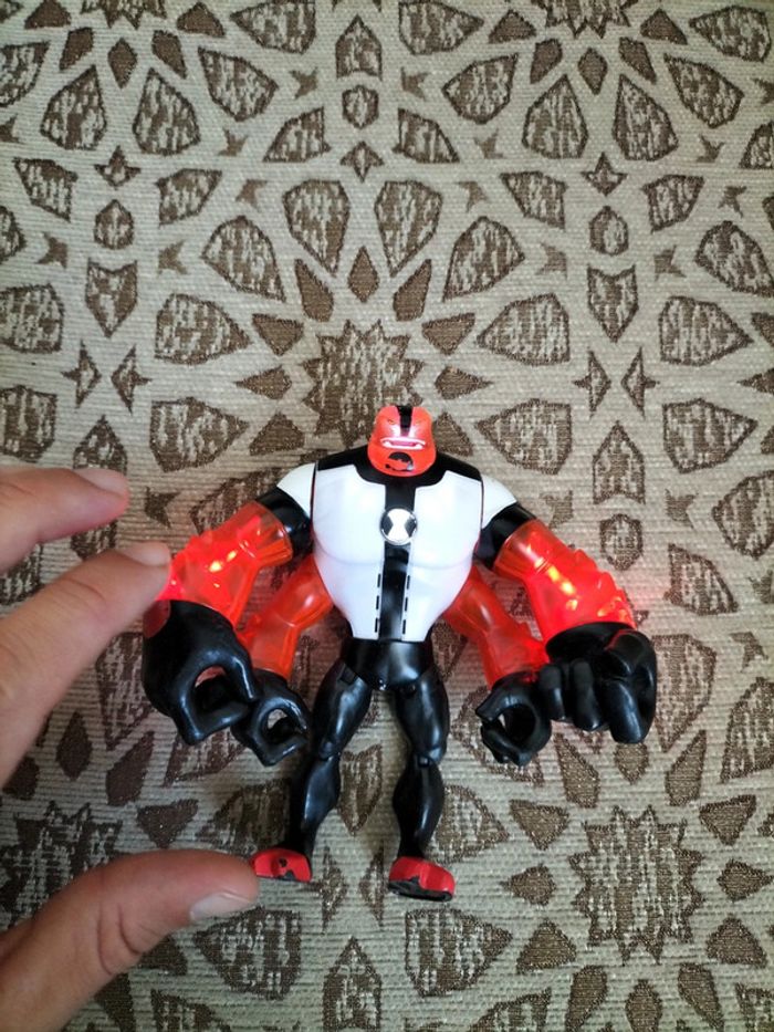 Figurine Ben 10 - photo numéro 2