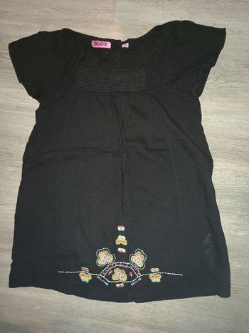 robe noire avec broderie devant NKY taille 6 ans