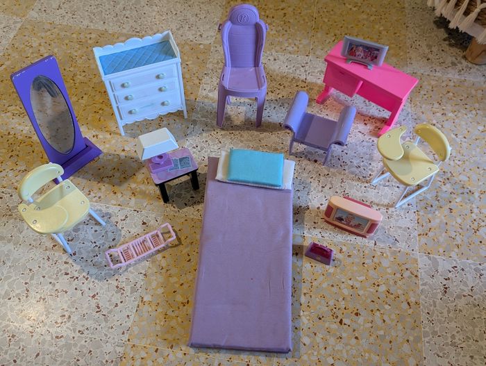 Lot d'accessoires barbie ou maison de poupée