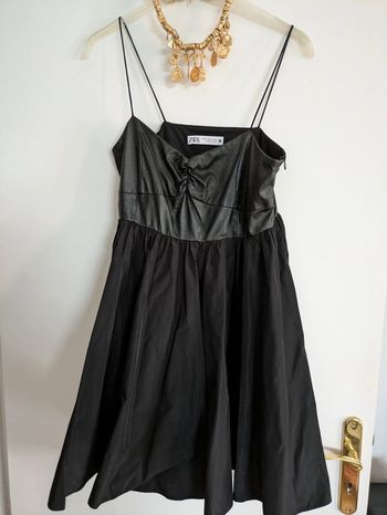 Robe noire courte bimatiere