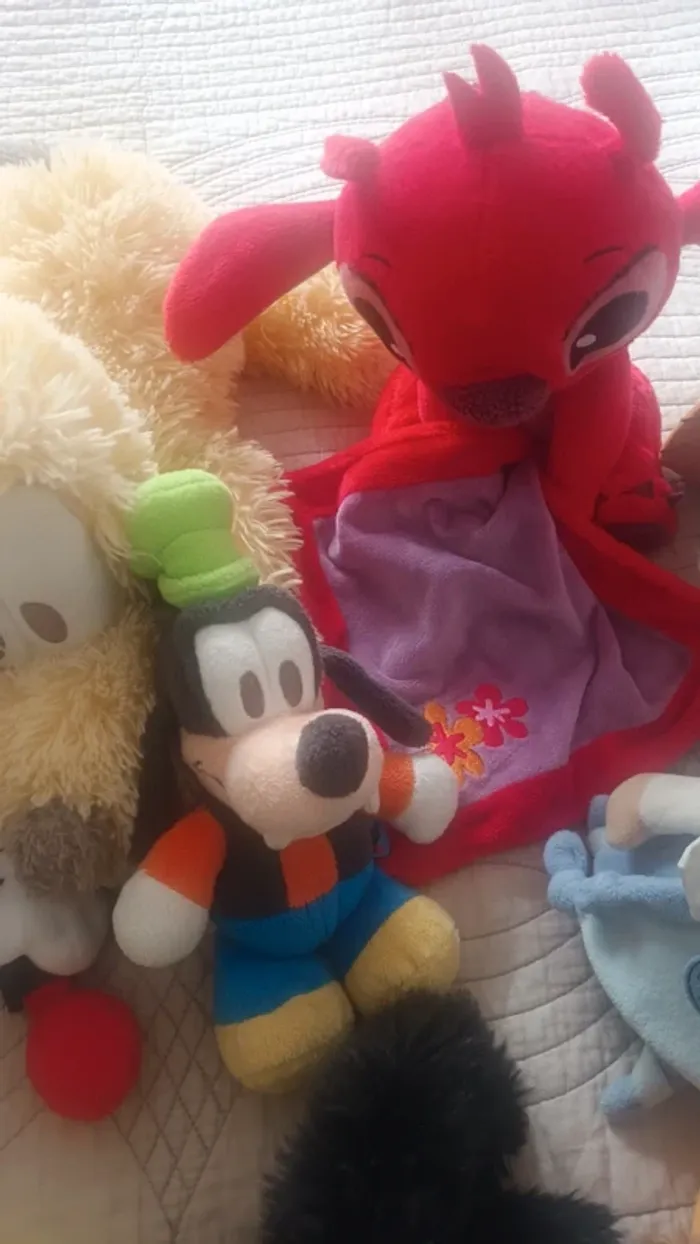 Lot de peluches disney - photo numéro 3