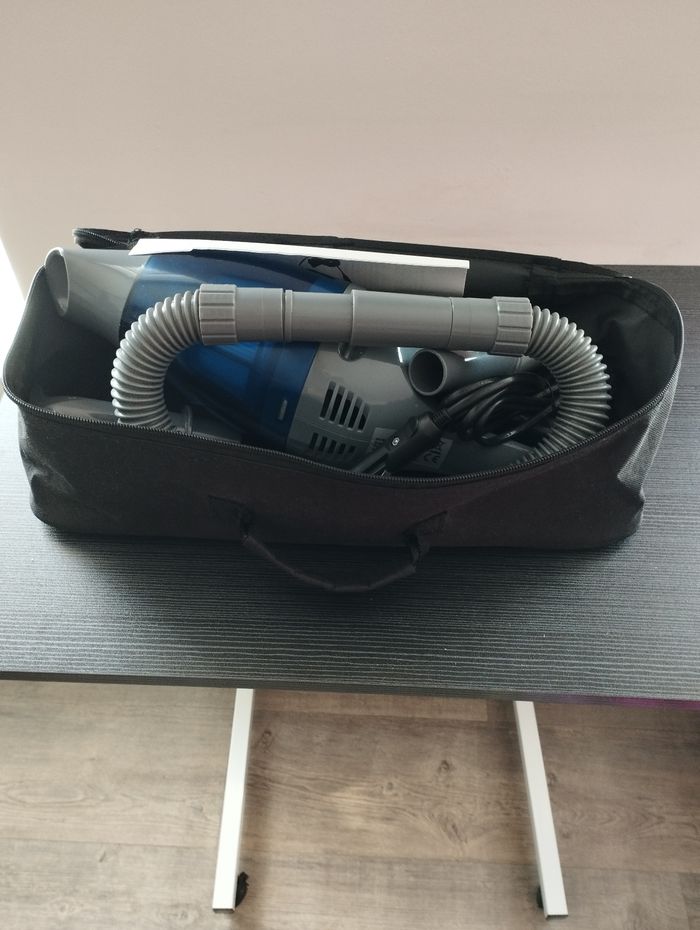 Aspirateur de voiture