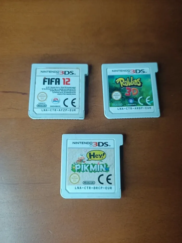 Lot de 3 Jeux Nintendo 3DS en loose: Pikmin, les lapins crétins 3D et FIfa 12