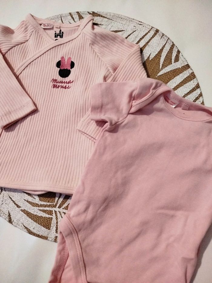 Gilet bébé avec body neuf 3 mois Disney Minnie - photo numéro 3