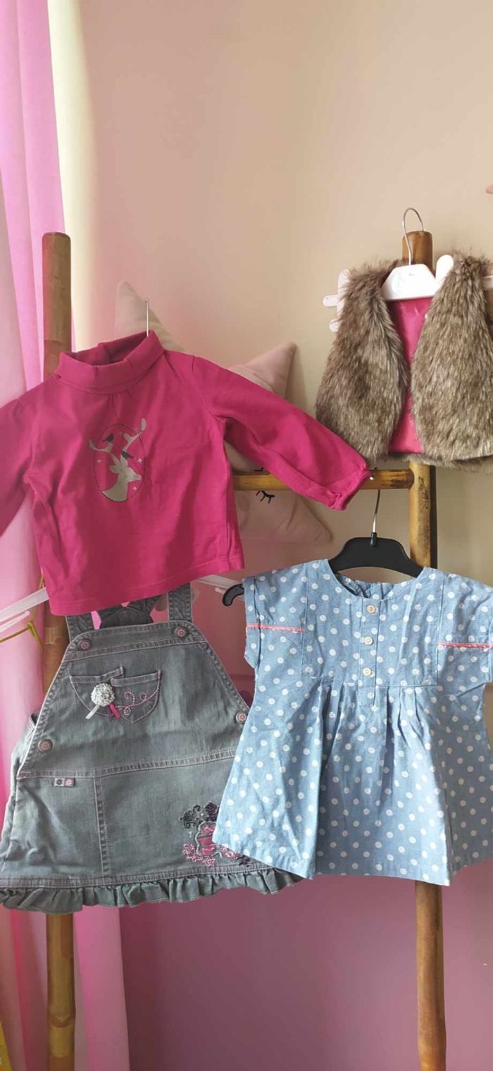 Lot ( robe + hauts + gilet) bébé fille 6 mois