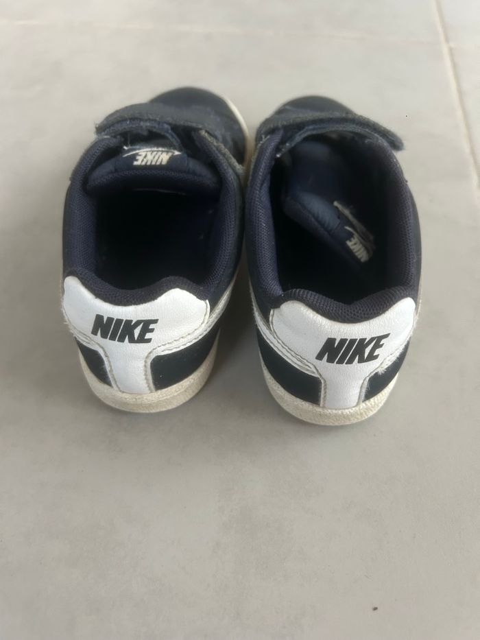 Baskets Nike pointure 29,5 bon état - photo numéro 2