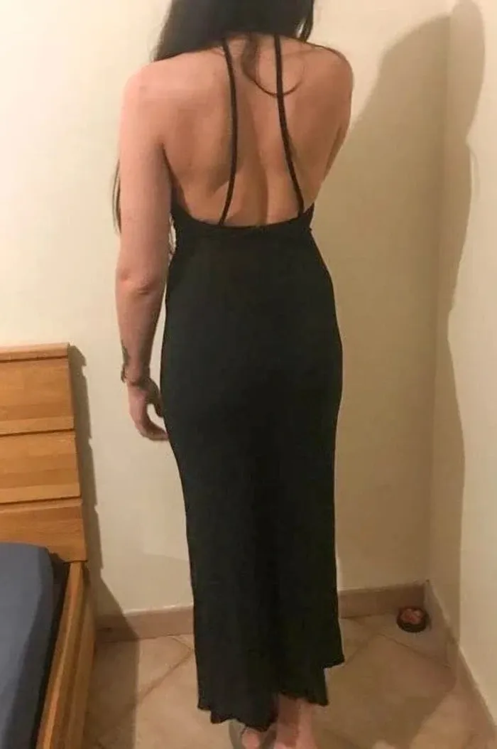 Robe longue noire fendue - photo numéro 3