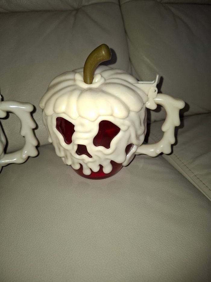 Lot de 3 pommes empoisonnées de belle neige disney
180 € - photo numéro 5