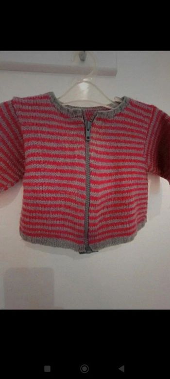 Gilet fait main 6 mois