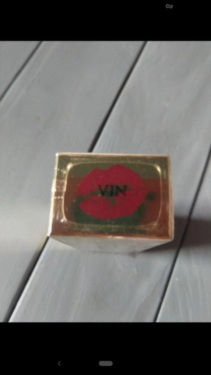 Rouge à lèvres vin