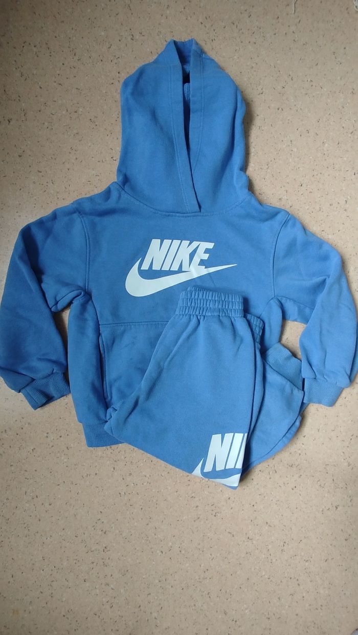 Ensemble Nike