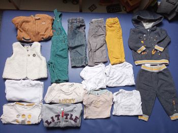 Trousseau, Lot de 17  vêtements  hiver,  bébé garçon 6 mois, salopette, bodys, pull, gilet, jogging, jeans, bodys