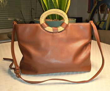 Sac à main marron camel poignées en osier style vintage pop