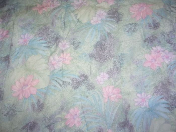 Plaid léger multicolore tons verts roses fleurs TBE