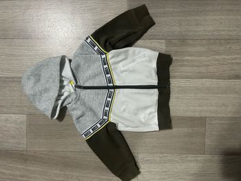 Sweat Hugo boss 18 mois