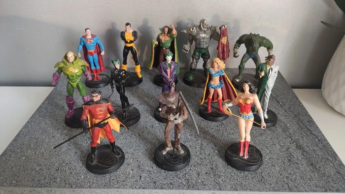 Lot de 13 figurines DC comics en plomb bon état - photo numéro 2