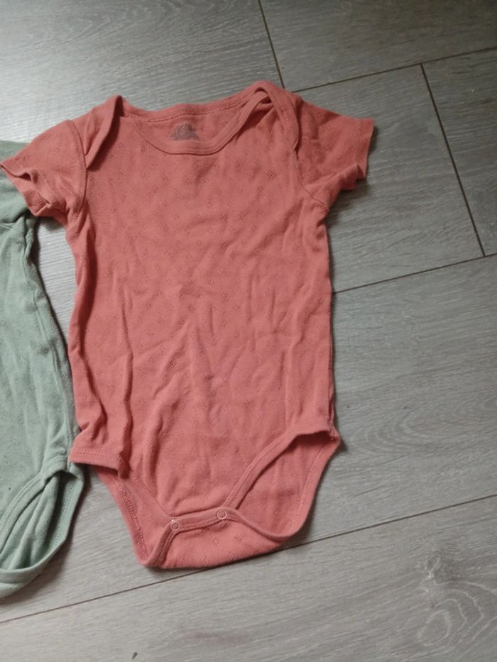🌹lot de 2 bodies 18 mois 77 -82cm kiabi 🌹 - photo numéro 2