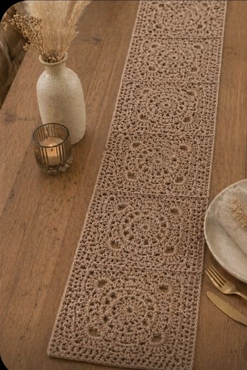 Chemin de table au crochet 