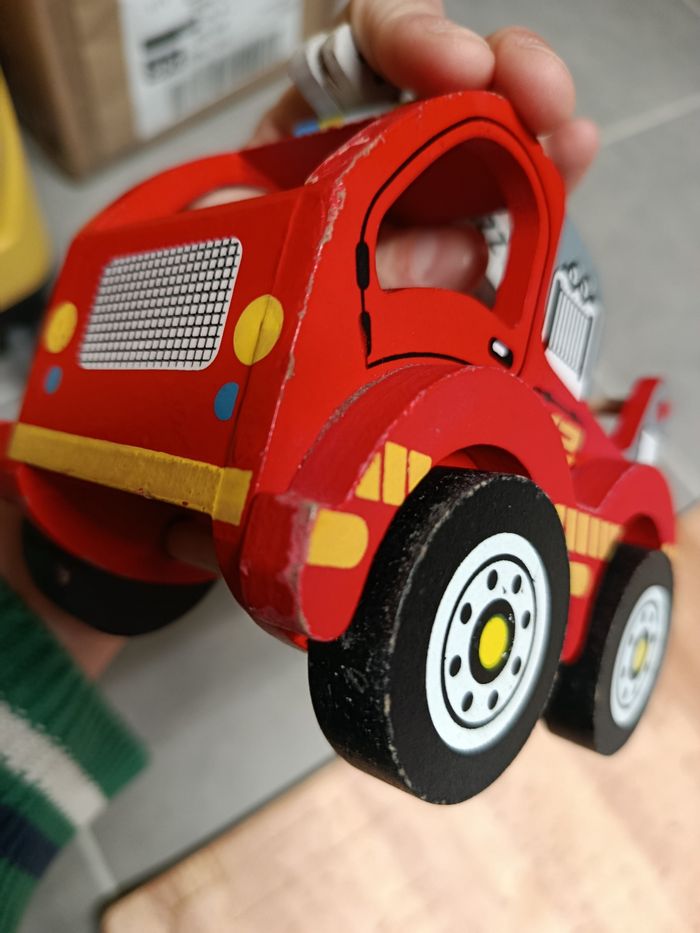 Camion de pompier en bois - photo numéro 7