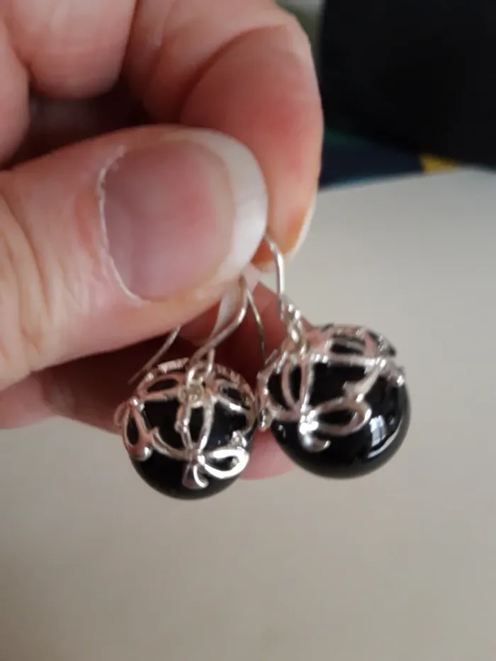 Boucles d'oreilles pendantes fantaisies - photo numéro 4
