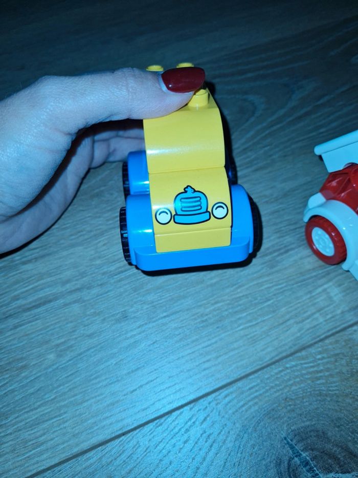 Lot 2 voitures lego duplo - photo numéro 3