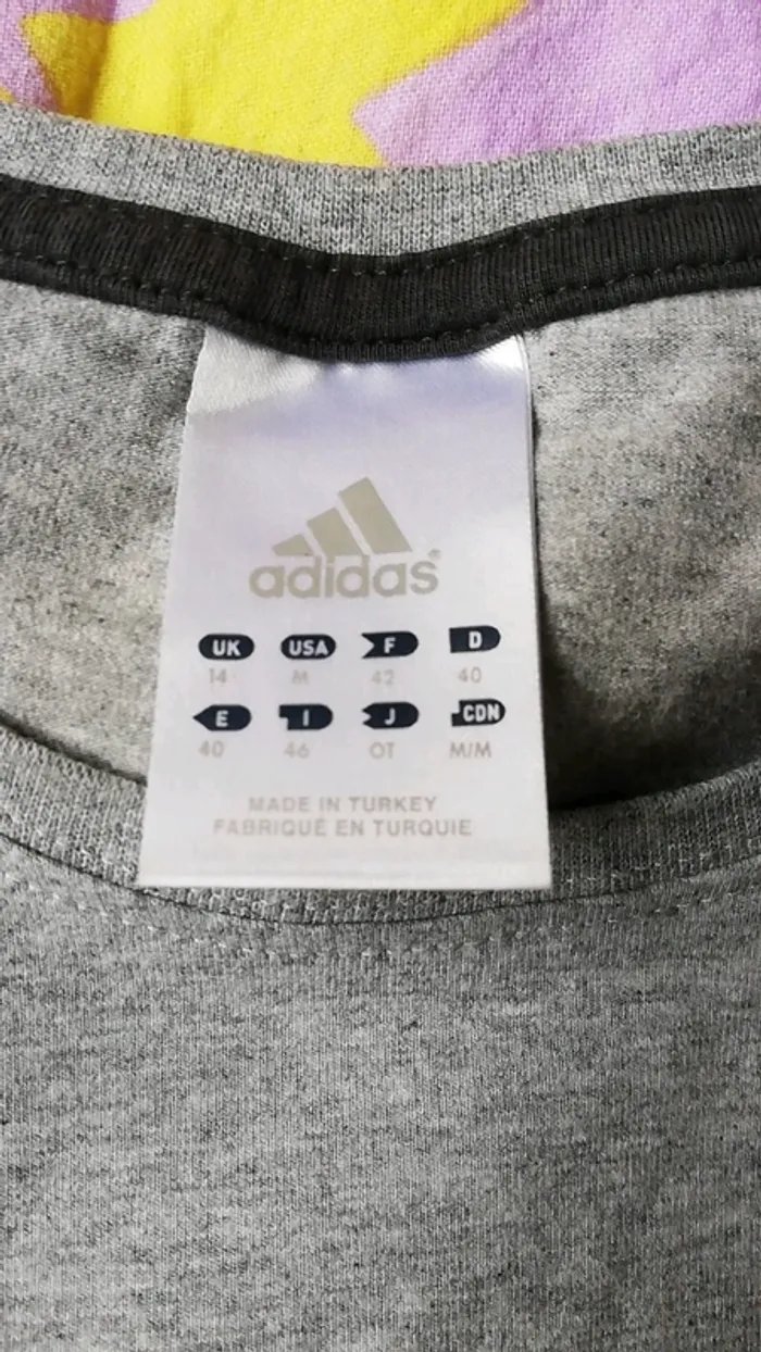 Tee shirt Adidas taille m - photo numéro 2