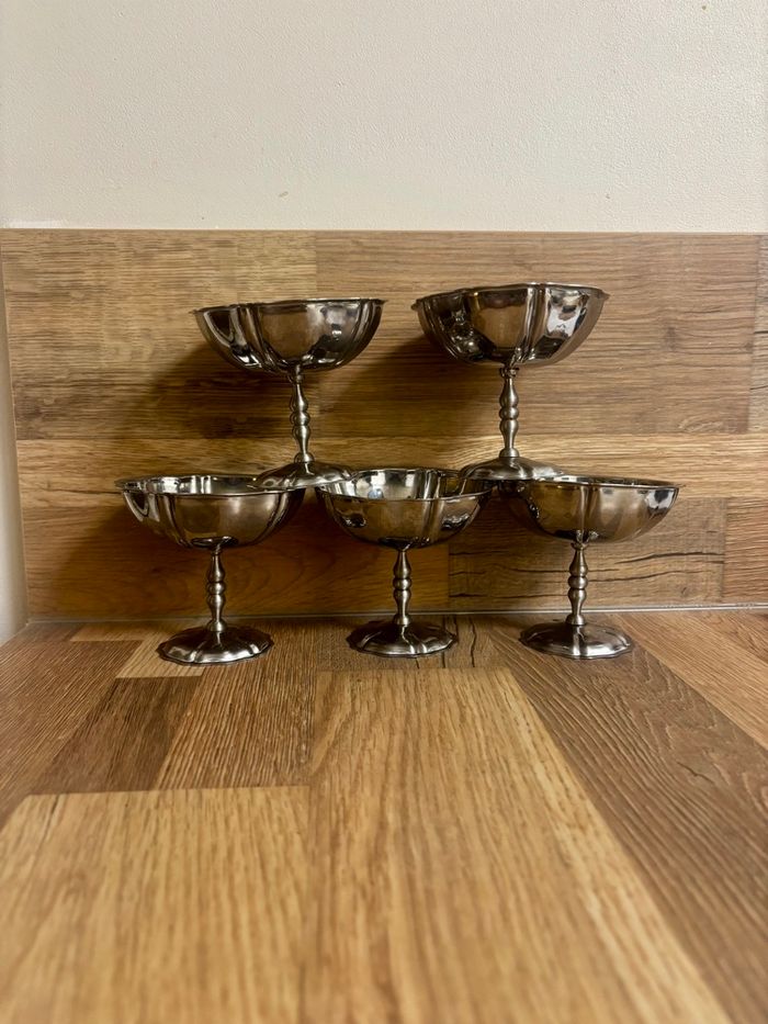 Vintage lot de 5 coupes en inox finement ciselées