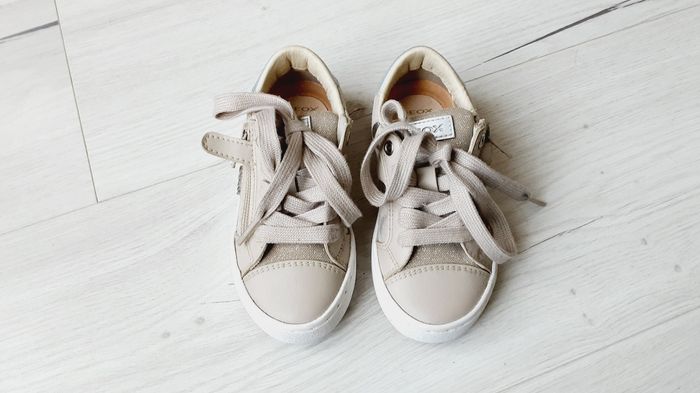 Chaussures Géox type baskets beige à fermeture avec brillants pointure 25 Neuves - photo numéro 3