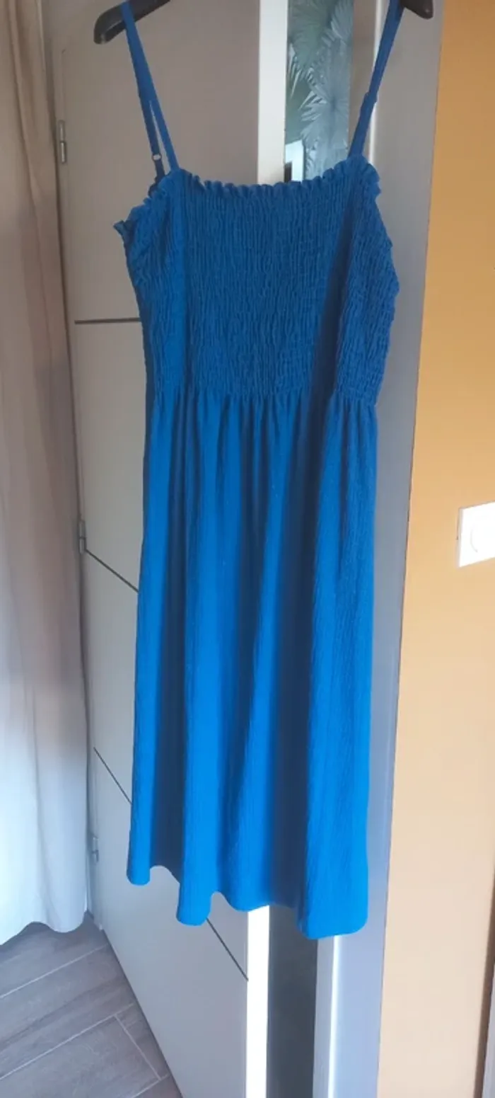 Robe bleu roi neuve