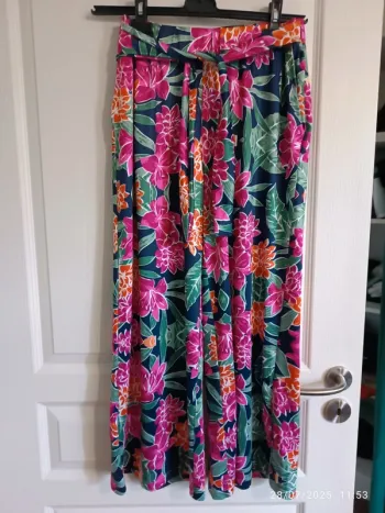 Superbe pantalon fleuri et coloré fluide