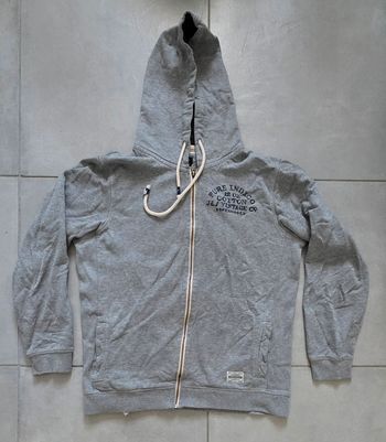 Gilet a capuche zippé