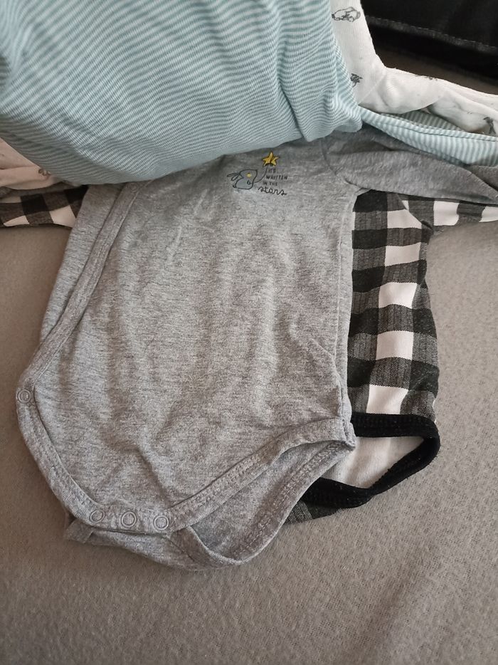 Lot bodys 3 mois - photo numéro 3