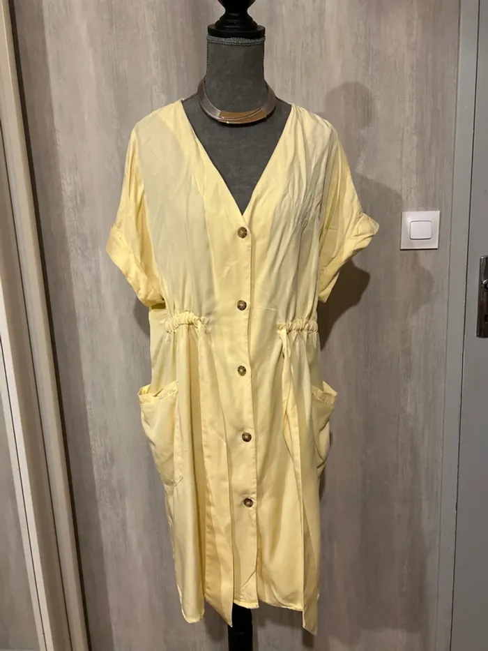Robe été jaune paille