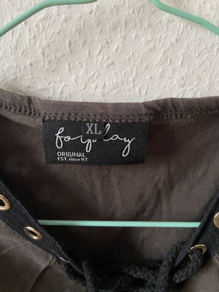 Haut kaki épaule dénudée - photo numéro 2