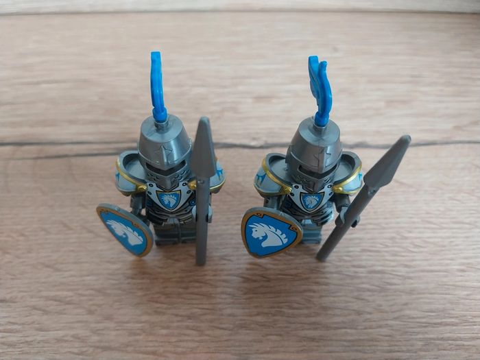 Figurines type lego 2 soldats chevaliers chevaux - photo numéro 6