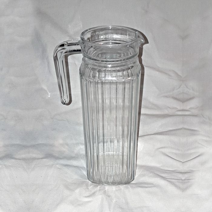 Carafe d'eau, verre épais, transparent