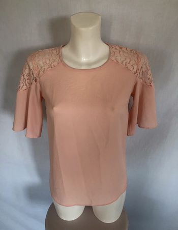 Blouse rose pâle épaules dentelle Atmosphere taille 34 36 comme neuve