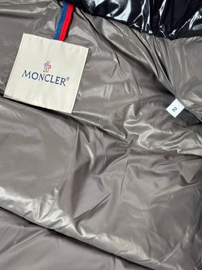 Doudoune Moncler Maya Noire Brillante – Taille M - photo numéro 4
