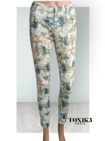Jean ajusté imprimé ,Toxic3 ,coupe slim crop ,taille mi-haute ,stretch