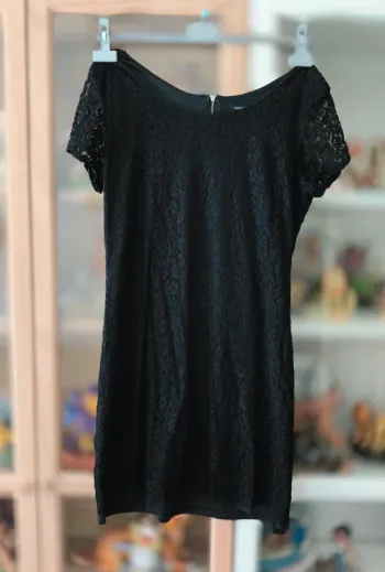 Robe noir style dentelle