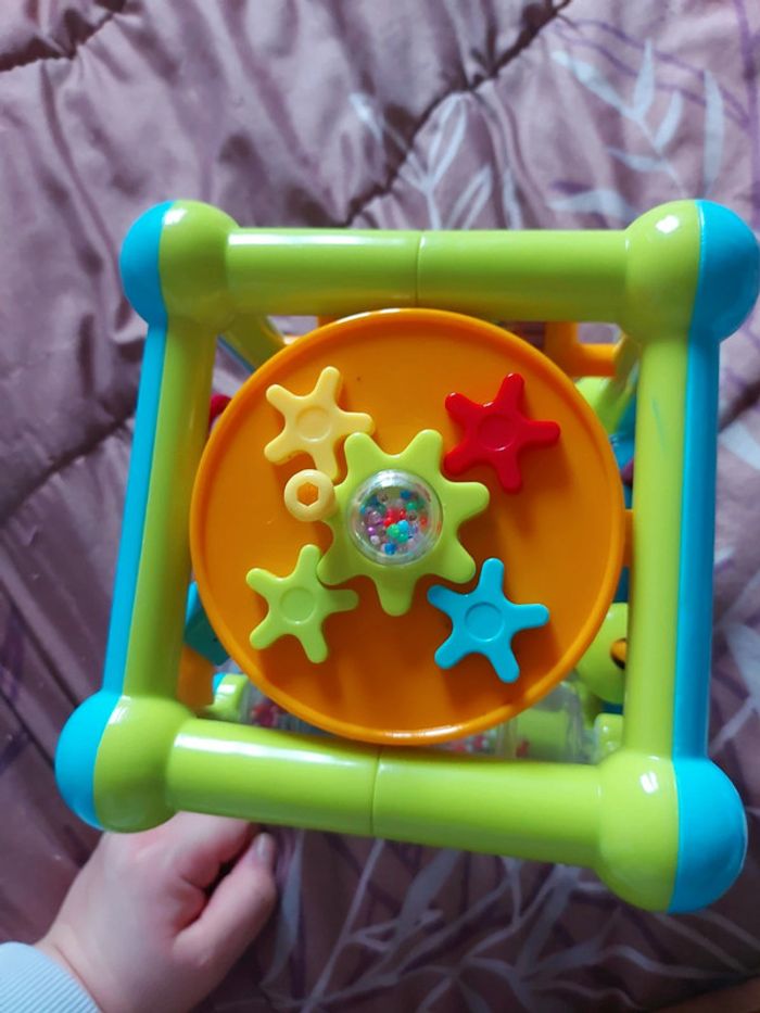 Cube avec plusieurs activités