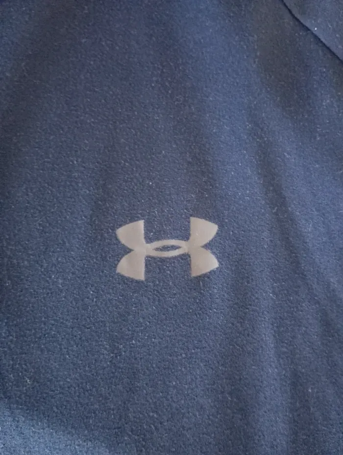 T-Shirt Under Armour - Bleu Foncé - Très bon état - photo numéro 5