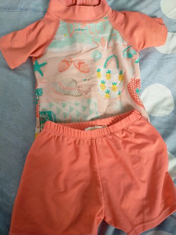 Ensemble maillot de bain et t-shirt de plage
