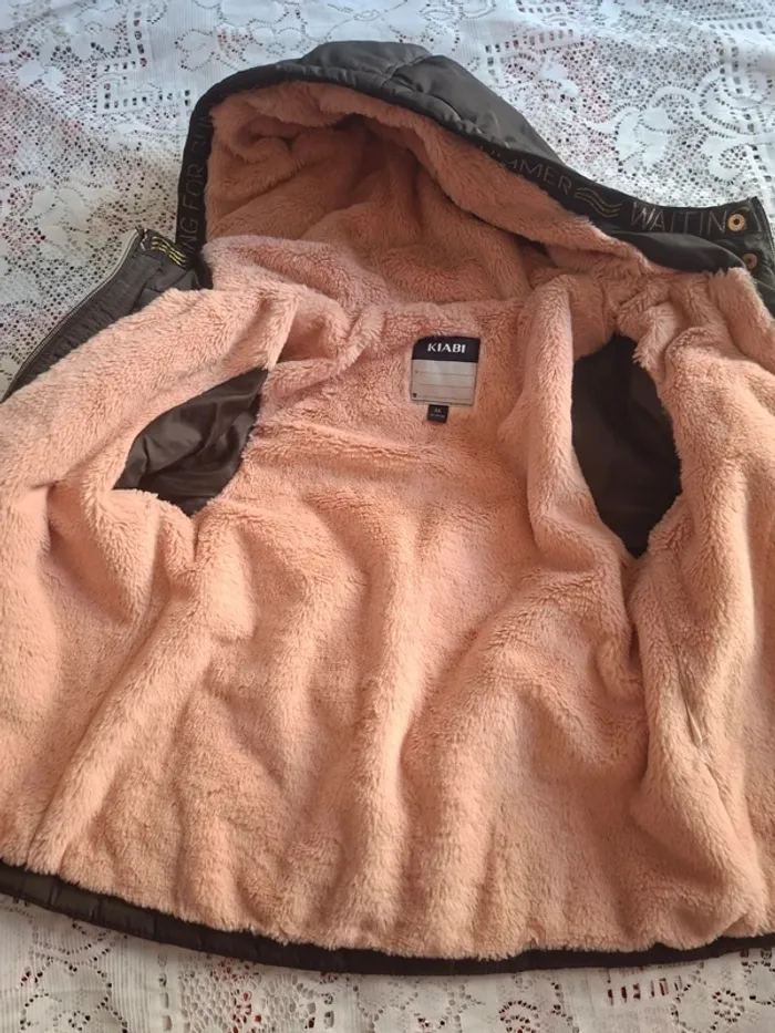 Manteau doudoune doublée fourrure Kiabi fille 6 ans (114-119cm) - Neuf - photo numéro 3