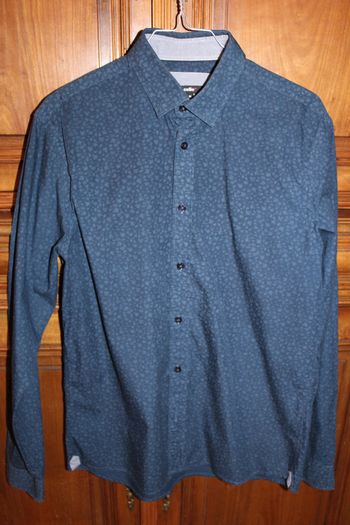 chemise Celio taille M bleu avec motifs feuilles