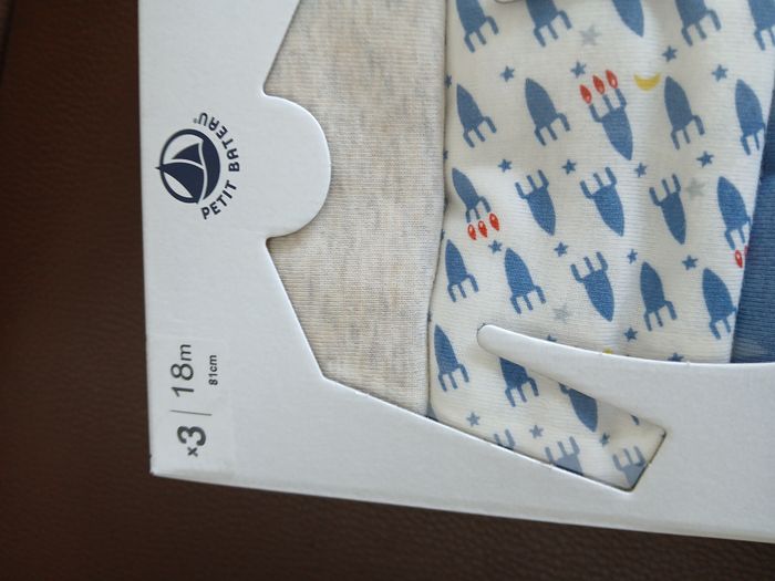 lot de trois bodies manches longues petit bateau 18 mois - photo numéro 3