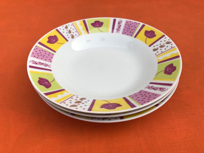 3 assiettes creuses Porcelaine blanche Frise multicolore décor tulipe - photo numéro 2
