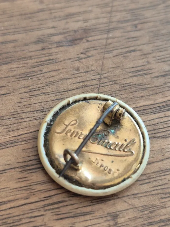 Broche portrait ancien semi email - photo numéro 2