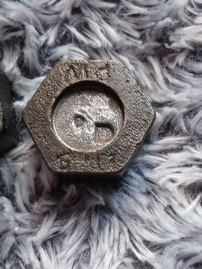 2 Anciens Poids hexagonaux en fonte *1 hectog + 50g - photo numéro 7