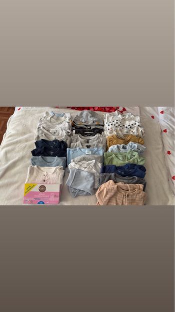 Lot vêtement bébé 1mois voir 2/3 articles naissance